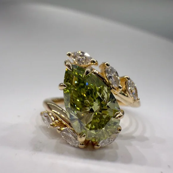 2.11 carat fancy vivid green VS2 pear diamond engagement ring leafy style - Picture 5 of 10